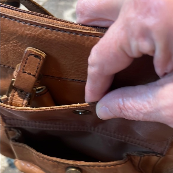 Fossil Brown Leather Shoulder Bag with Hobo Shape and Decorative Hardware vintag - Picture 4 of 9